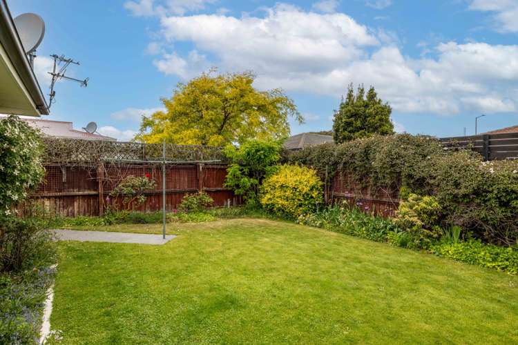 2/7 Tamarisk Place Parklands_11