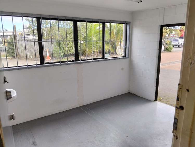 5B/64 Henderson Valley Road Henderson_6