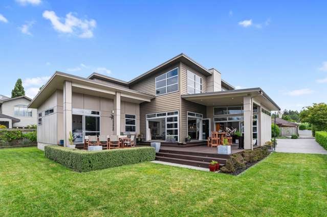 Sun-Filled Living in Sought-After Lynmore