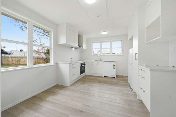 5 Manston Road Mangere_36