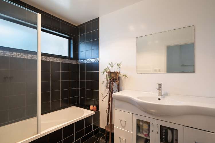 22 Parakai Street Paraparaumu_12