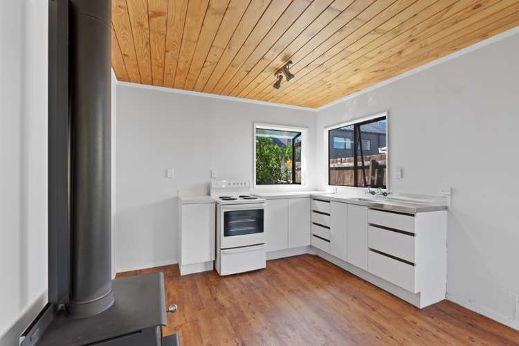 3/121 Bruce Mclaren Road Henderson_5