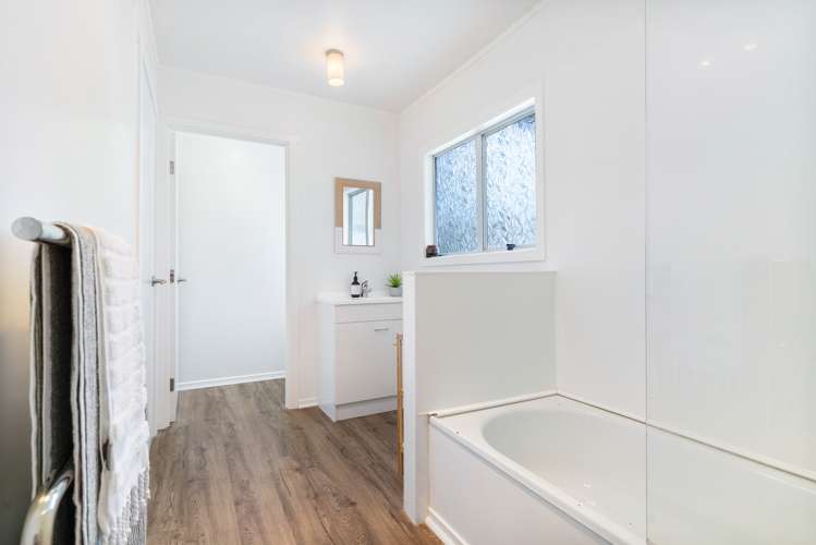 15b Aeroview Drive Beach Haven_10