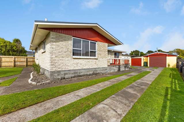 Soild family home, awaiting it's new owners