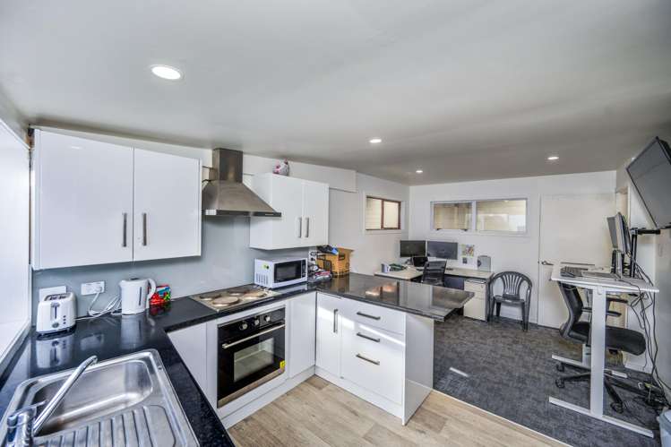 5 and 5A Beasley Avenue Penrose_8