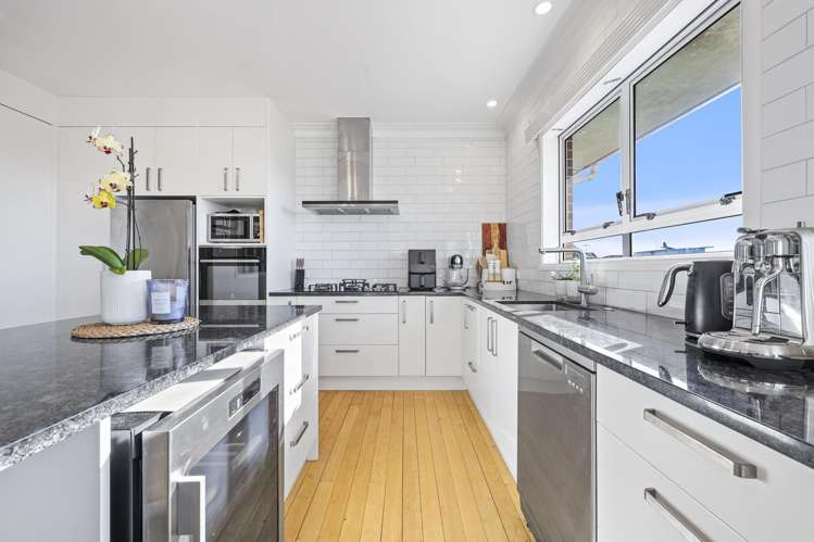 73 Bradbury Road Botany Downs_13