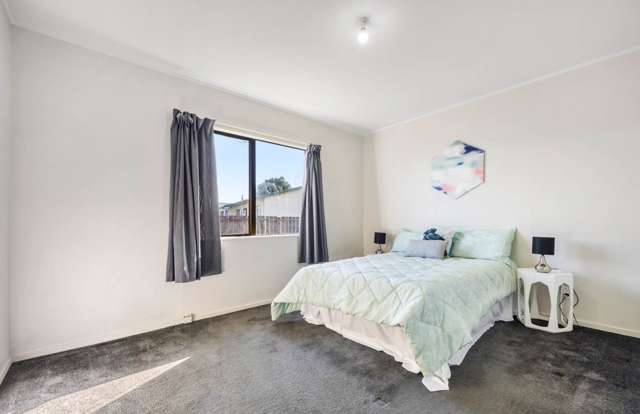 2/5 Volta Place Clendon Park_4