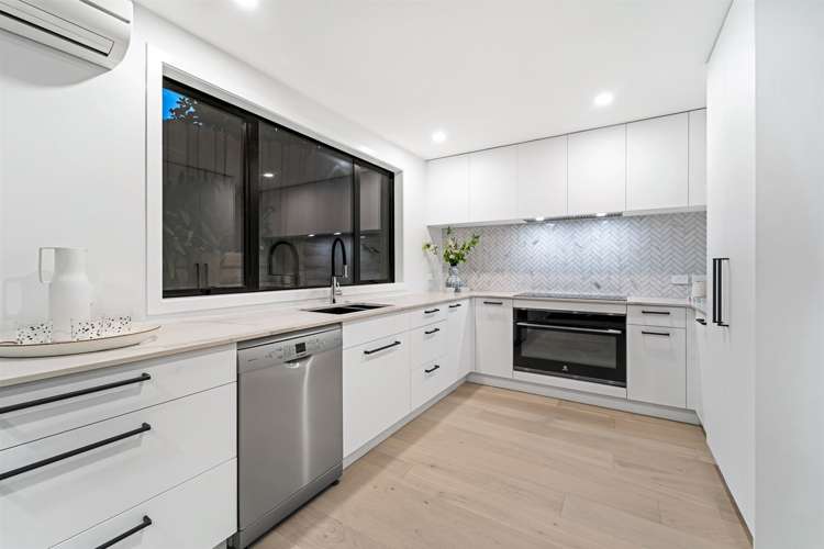 2/47 Rangitoto Terrace Milford_6