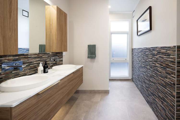 945 River Road Queenwood_14