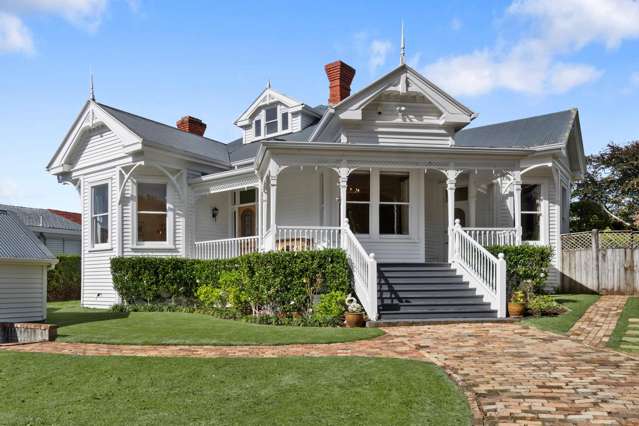 Landmark Mt Eden Villa, Scale, Presence, Lifestyle