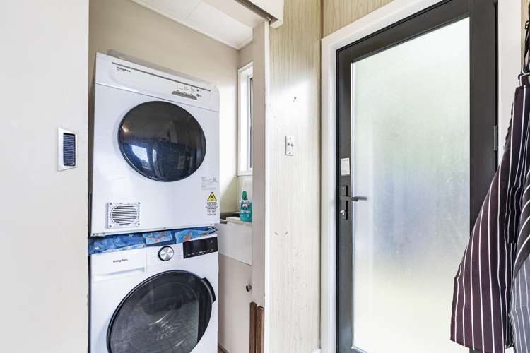 2/137A Ngamotu Road Spotswood_12