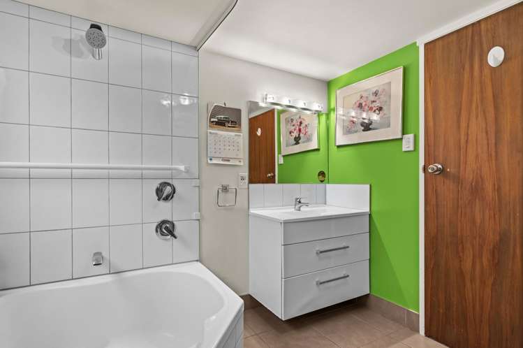 2/8 Toop Street Havelock North_9