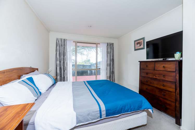 6 Dovey Place Massey_17