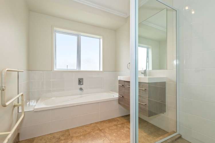 15 Lieshout Way Pukekohe_12