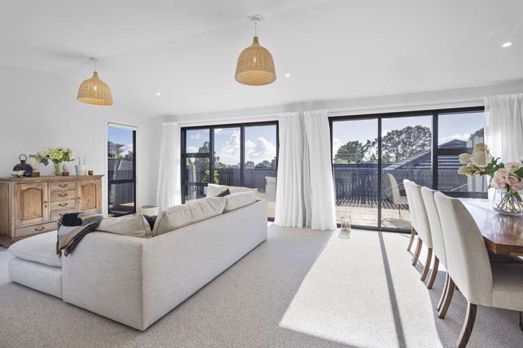 6 Burns Street Westown_6