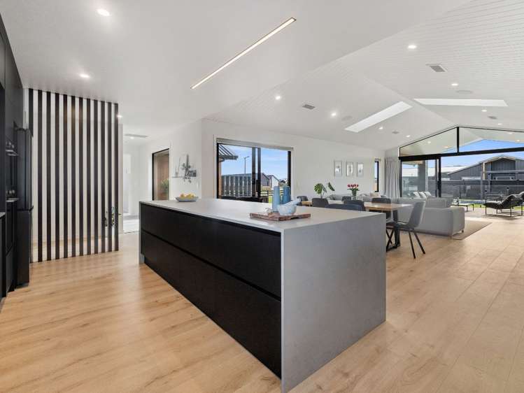 83 Sunline Drive Leamington_5