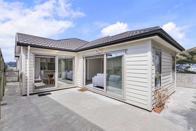 SINGLE LEVEL & A GREAT LOCATION