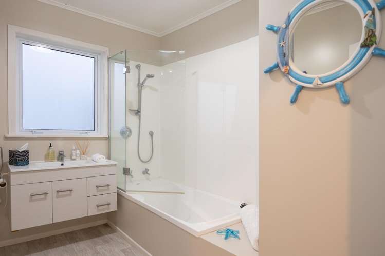 10 Marine Parade South Foxton Beach_18