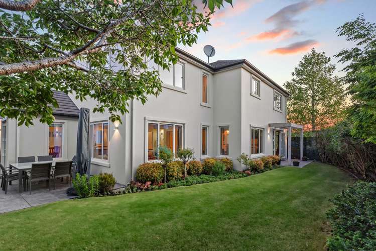 6 June Gardens Northwood_34