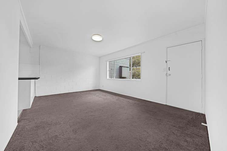 2/94 Chivalry Road Glenfield_11