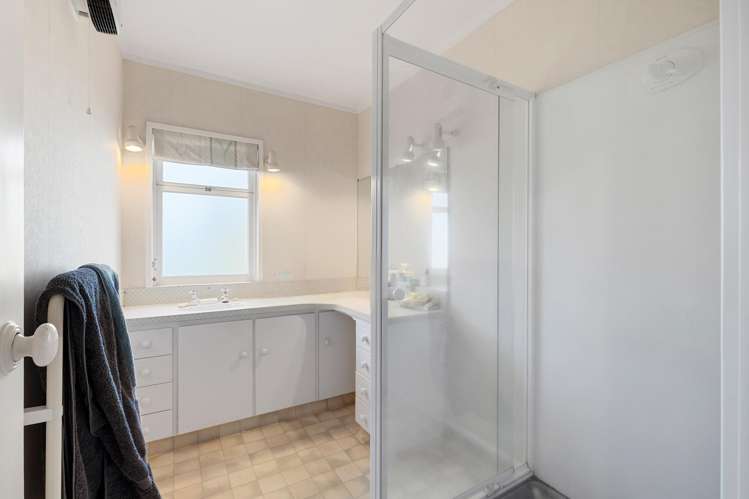 144 Lake Crescent Hamilton Lake_13