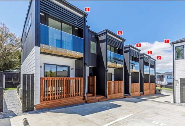 NO PLAN B, SUPER-REALISTIC VENDORS DEMANDS SALE