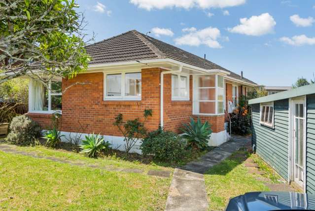 2 bedroom unit in central Takapuna