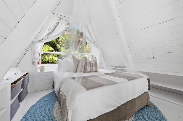 19 Crescent Road West Ostend_11