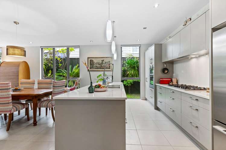7 Merani Street Narrow Neck_5