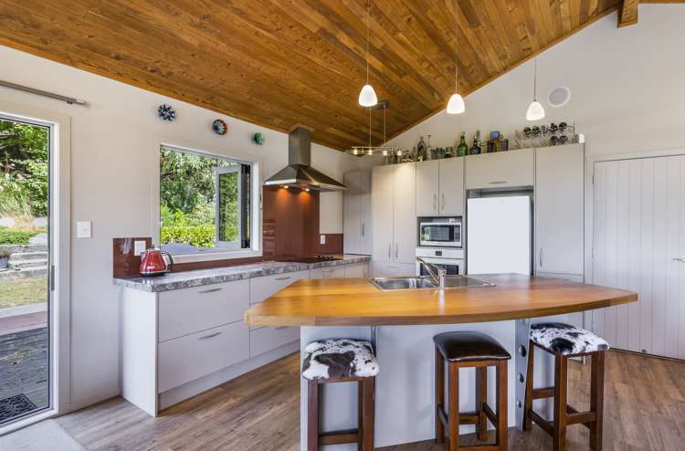 13 Poriwira Drive Kuratau_15