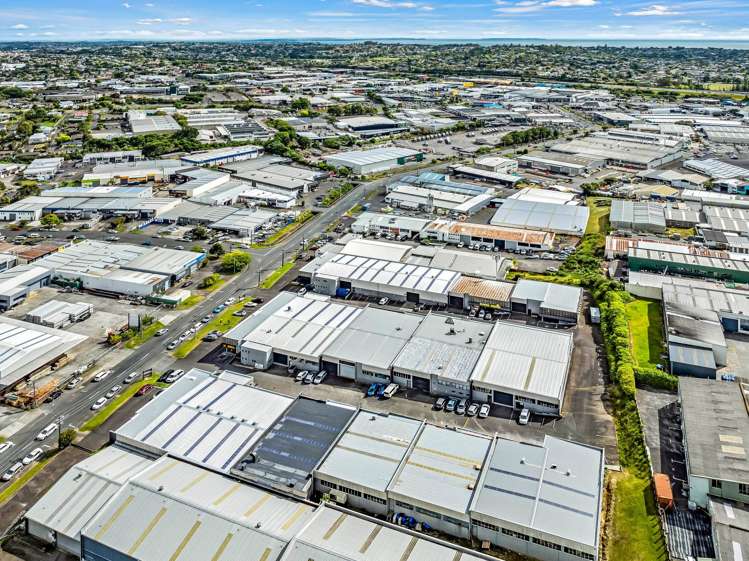 Unit E/101-111 Diana Drive Wairau Valley_15