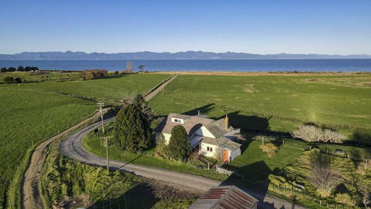 1433 East Coast Road Kaiaua_4