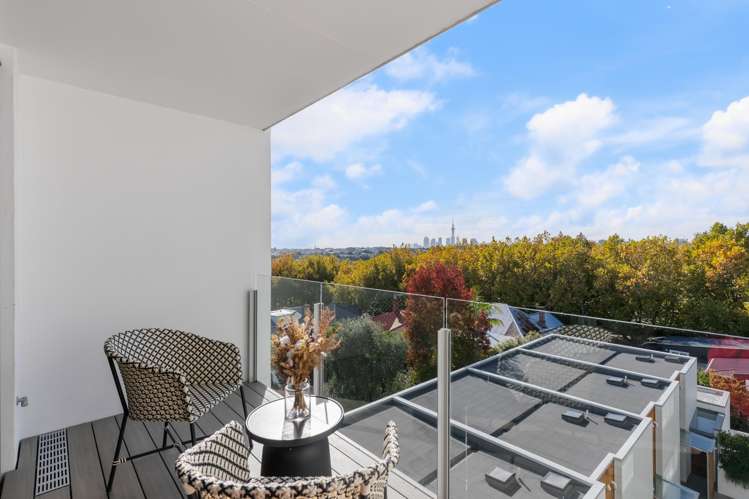 503/19 Surrey Crescent_2
