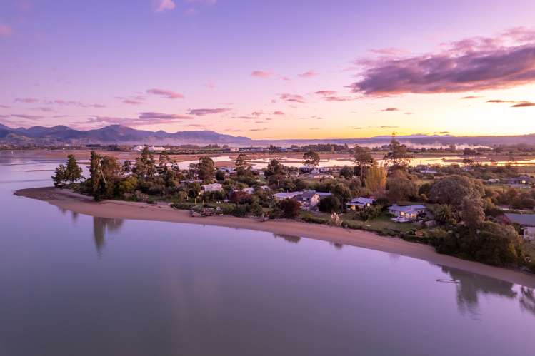 127 Barnett Avenue Nelson Bays Coastal_12