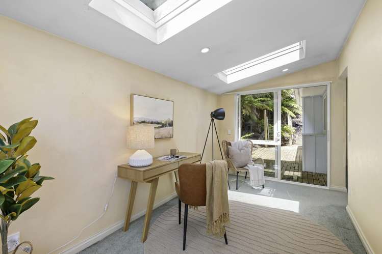 233A Whites Line East Waiwhetu_10