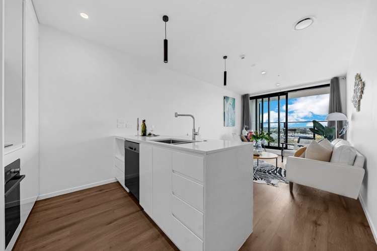 502/12 Barrack Road Mt Wellington_3