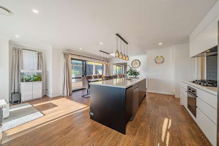 111 Queen Charlotte Drive Aotea_6