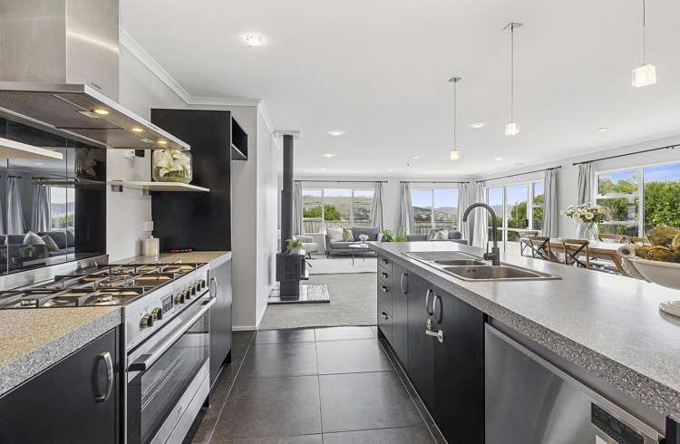 29 Paparoa Crescent Aotea_1