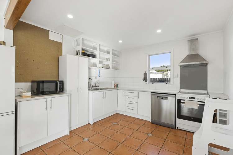 2/163 Rongotai Road Rongotai_7