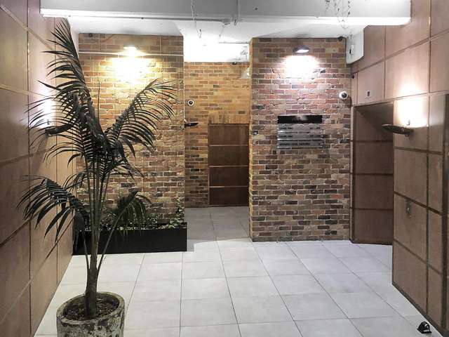 Furnished Bespoke Botanica Complex Apartment