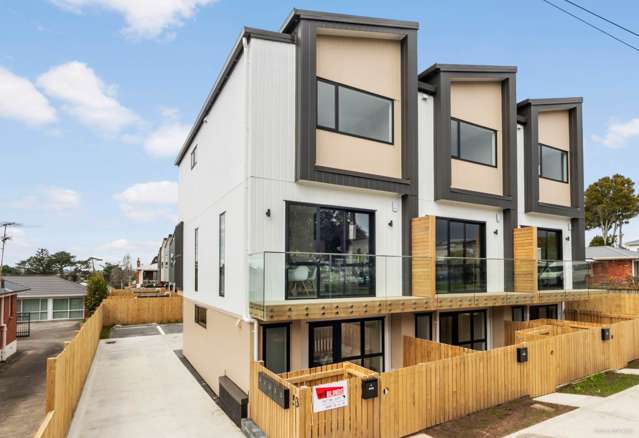 Affordable Town House in Kelston