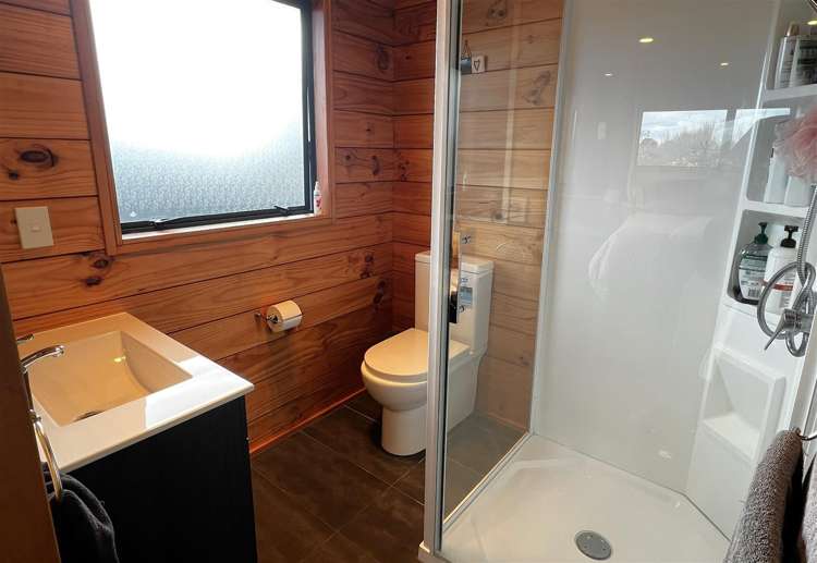 3B Rutherglen Road Paroa_14