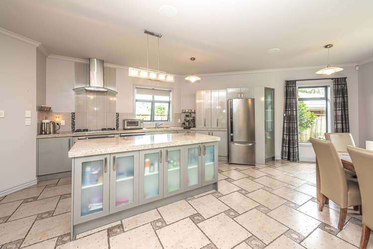 29 Lithgow Drive Otamatea_17