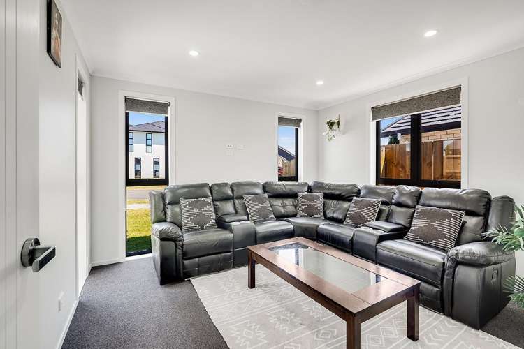 23 Inuwai Street Glenview_6