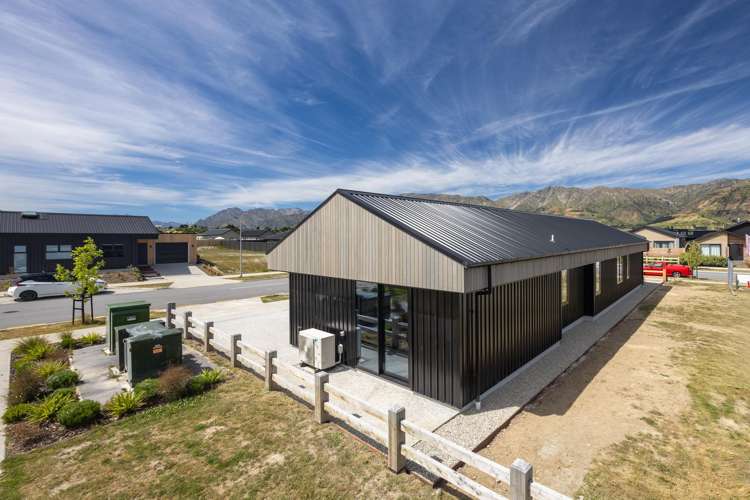 2 Pinn Street Lake Hawea_16