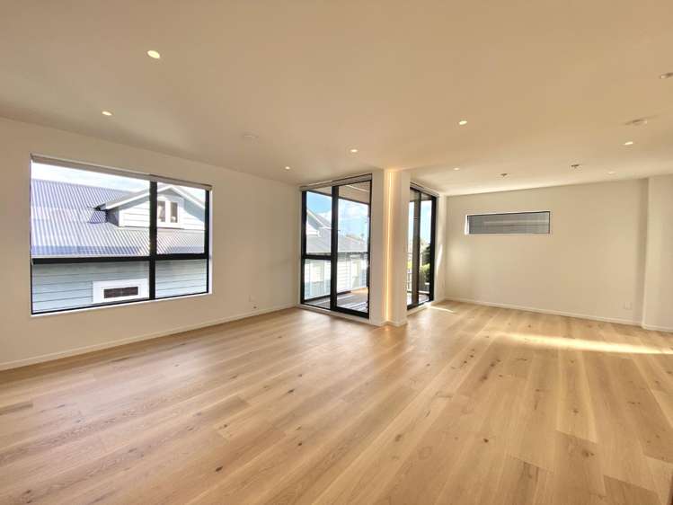 12A Tenterden Ave 1728_1