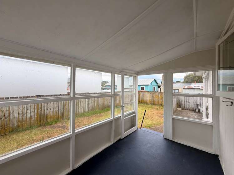 20 Ropata Avenue Pt England_11