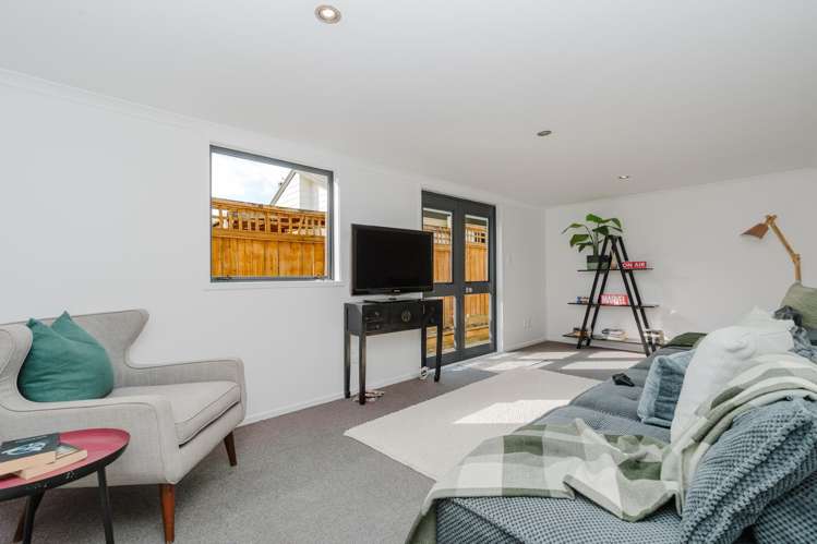 90 Dixon Road Glenview_12