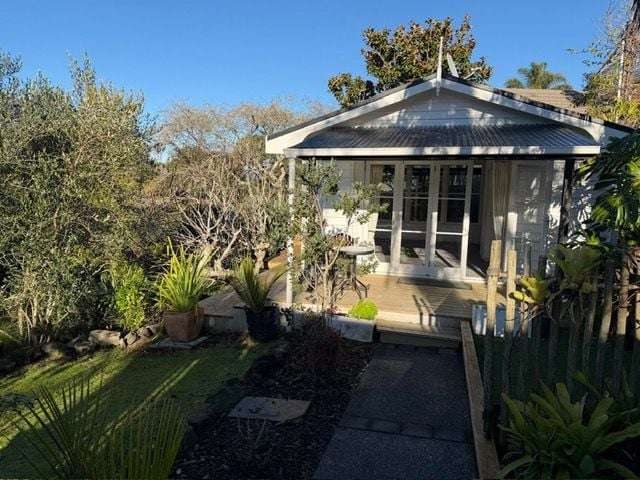 Private Garden Cottage – All-Inclusive Living