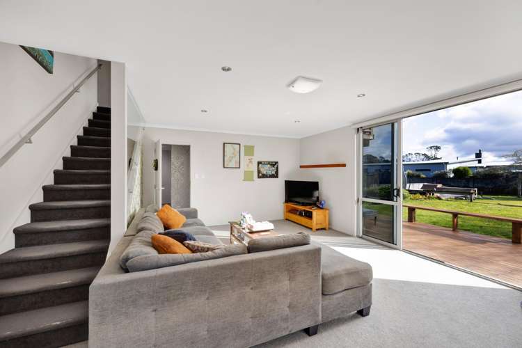 17 Elizabeth Grove Stratford_6